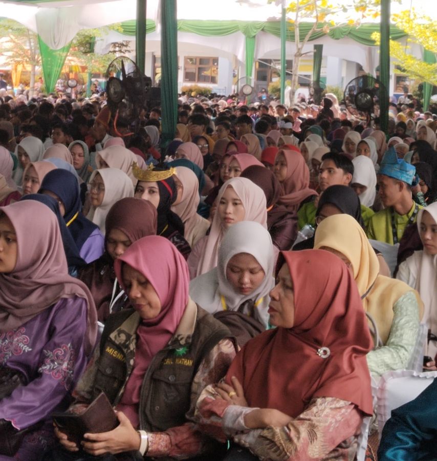 Bernuansa Pakaian Adat Nusantara Pembukaan PKKMB dan Masta UMRI Berlangsung Meriah