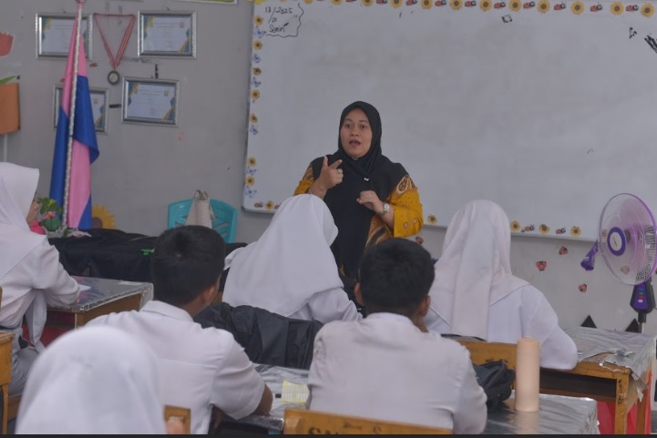 Bertemu Orang Tua Siswa, Dosen Unilak Dorong Siswa Kelas 12 SMA 16 Pekanbaru Lanjut Kuliah