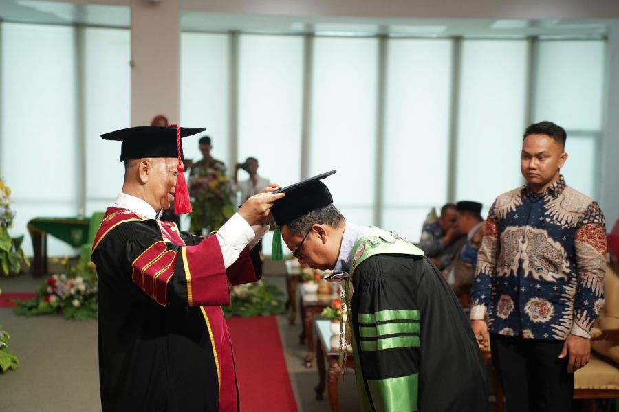 UIR Kukuhkan Prof Dr Fathurrahman sebagai Guru Besar