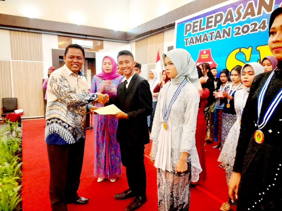 Ciptakan SDM Unggul, Edi Haryono Harapkan Tamatan SMK Akbar Kerja Sambil Kuliah 