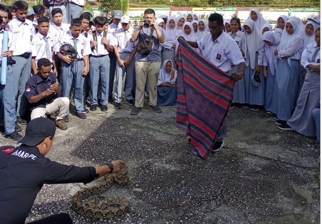 Dosen Fakultas Kehutanan dan Sains Unilak Edukasi Siswa Terkait Satwa Liar Ular