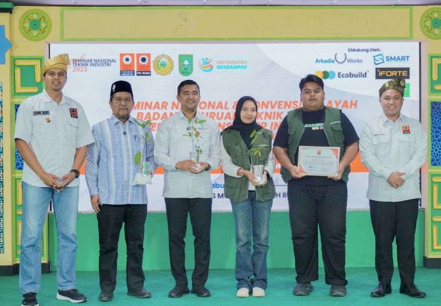 Fakultas Teknik Umri Gelar Seminar Nasional dan Konvensi Wilayah BKTI-PII Wilayah Riau