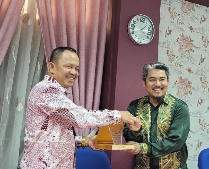 Forkom Riau MoU dengan PIBG Dua Sekolah di Malaysia