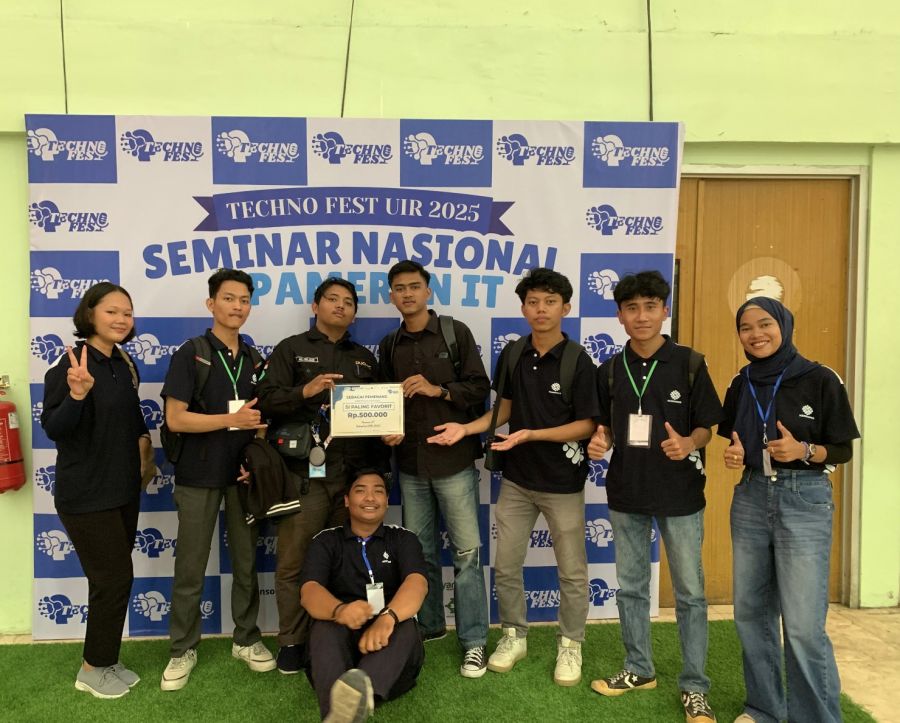 Himatika Fasilkom Unilak Raih Penghargaan Terfavorit Pameran IT di Techno Fest UIR 2025