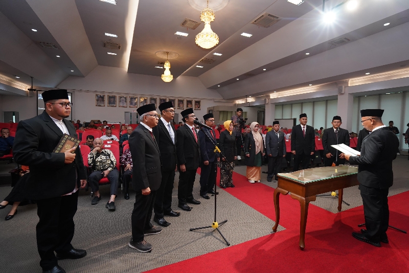 Lantik Dekan dan Direktur Pasca Sarjana, Rektor Syafrinaldi: Bersama Kita Bisa