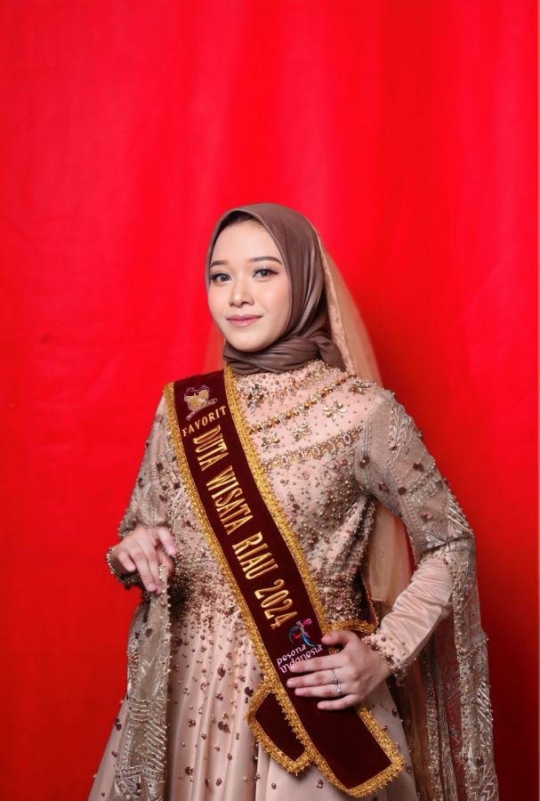 Mahasiswa Hukum UIR Raih Best Speaker pada Kontes Duta Wisata Riau 2024 