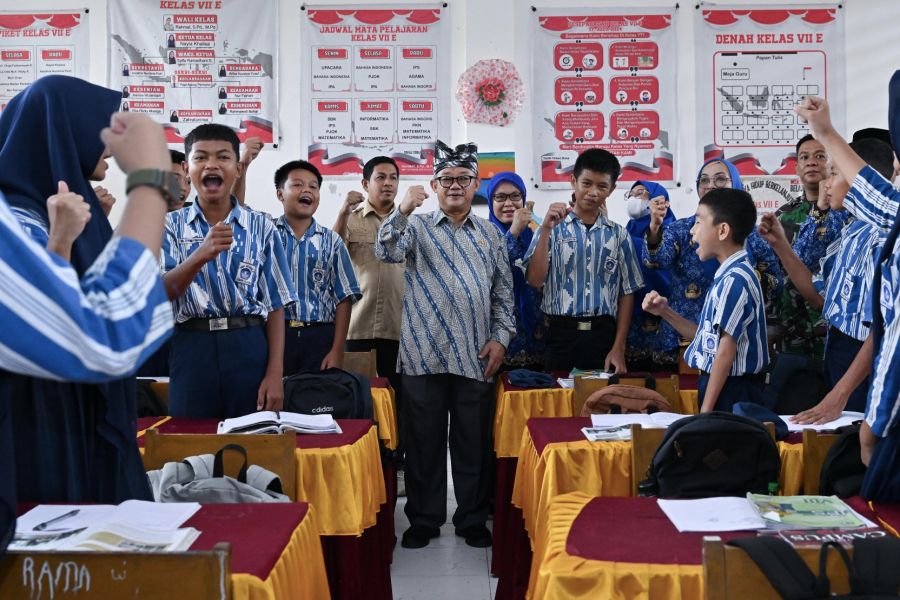 Mendikdasmen Abdul Mu'ti Tinjau Pelaksanaan Pembelajaran SMPN 1 Konawe Selatan
