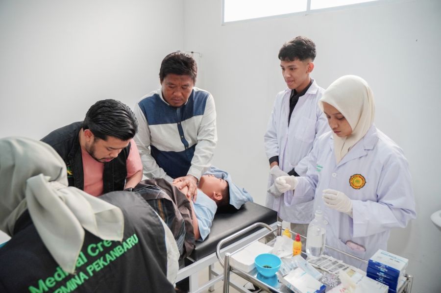 Meriahkan Milad Perdana, Fakultas Kedokteran Umri Gelar Khitanan Massal Gratis