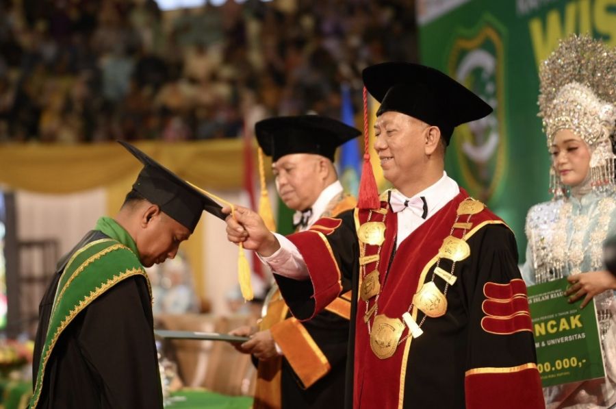 Periode II, UIR Kukuhkan 1225 Wisudawan