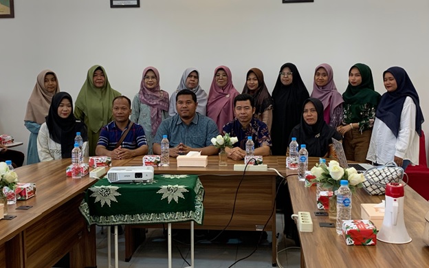 PHR dan Fakultas MIPA dan Kesehatan UMRI Berikan Pengalaman Praktikum Sains