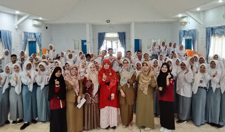 PHR dan FMIPA dan Kesehatan UMRI Gelar Dosen Tamu dan Praktikum Kimia