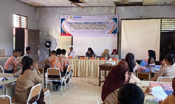 PHR dan FMIPA & Kesehatan UMRI Dorong Minat Sains Siswa Melalui Dosen Mengajar dan Praktikum Kimia 