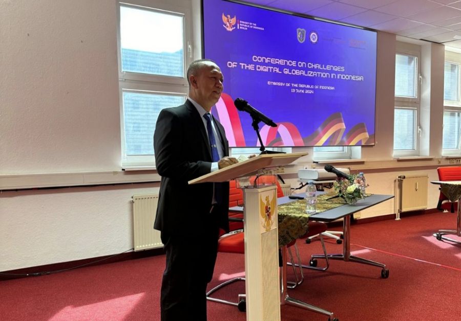 Prof Syafrinaldi mewakili UIR dalam Konfrensi Internasional di Berlin