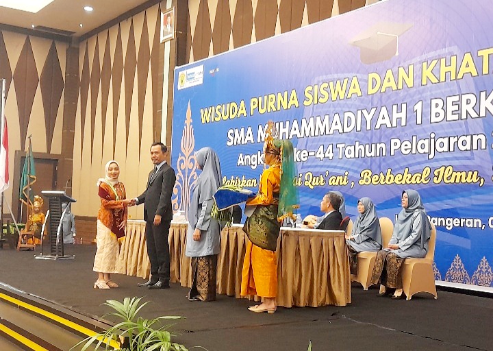 Purna Wisuda 151 Siswa SMA Muhammadiyah 1 Pekanbaru Berkemajuan Diawali Khatam Quran