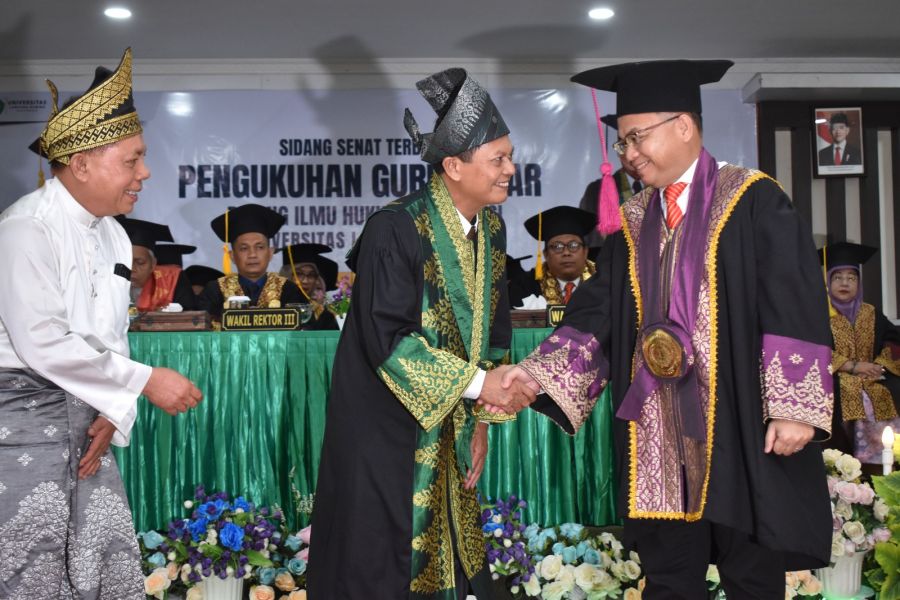 Rektor Junaidi Kukuhkan Ardiansah Sebagai Guru Besar Unilak Bidang Ilmu Hukum Konstitusi