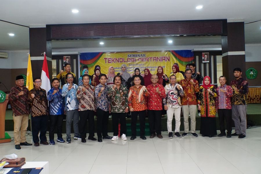 Rektor Unilak Prof Junaidi Kukuhkan Imran Al Ucok Sebagai Ketua IKA Doktor Imran Al Ucok