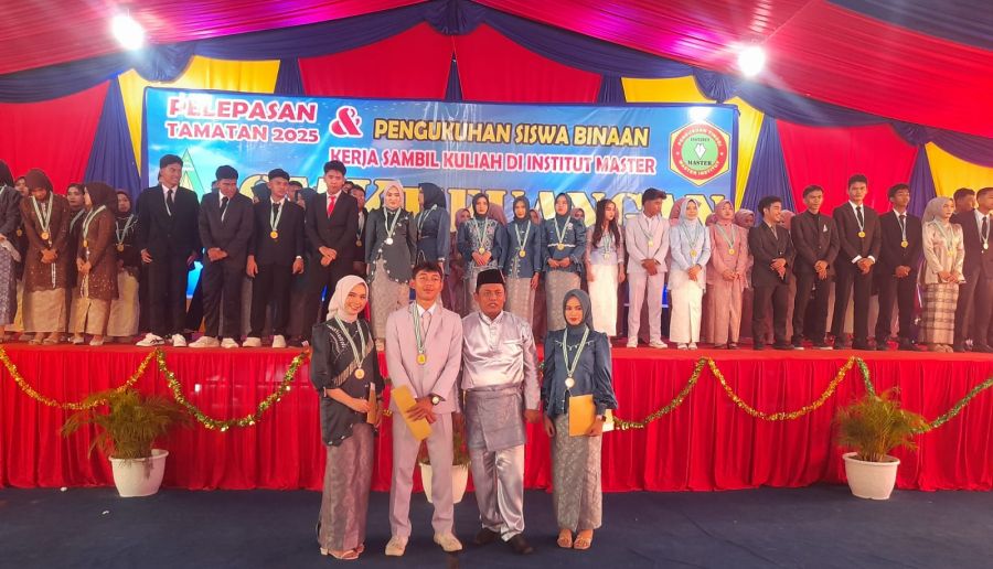 SMK Keuangan Pekanbaru Lepas 560 Lulusan, 125 Sudah Bekerja