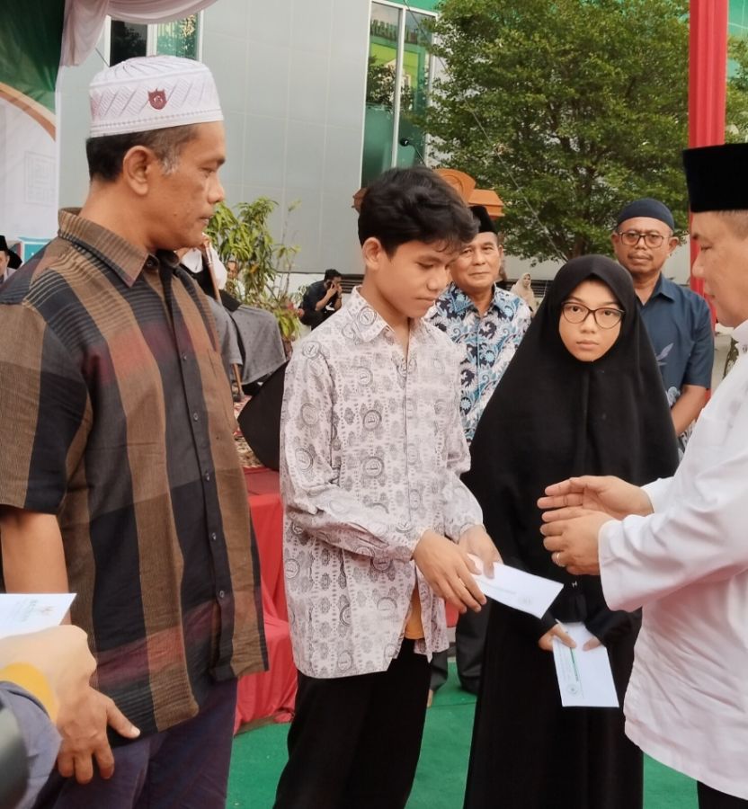 Tabligh Akbar Bersama UAS, UMRI Santuni Ribuan Anak Yatim dan Dhuafa