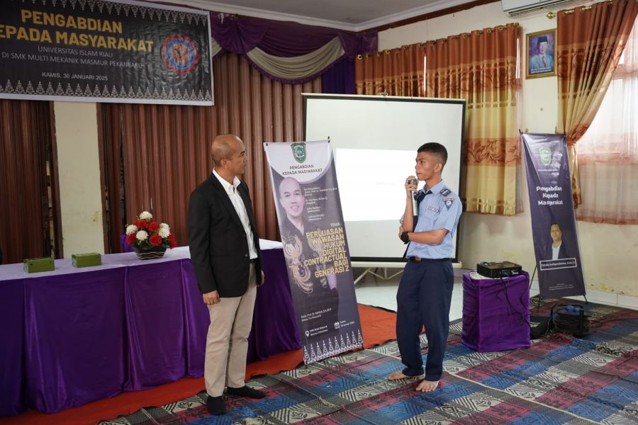 Tim Dosen dan Mahasiswa UIR Beri Penyuluhan Hukum Perlindungan Data Pribadi