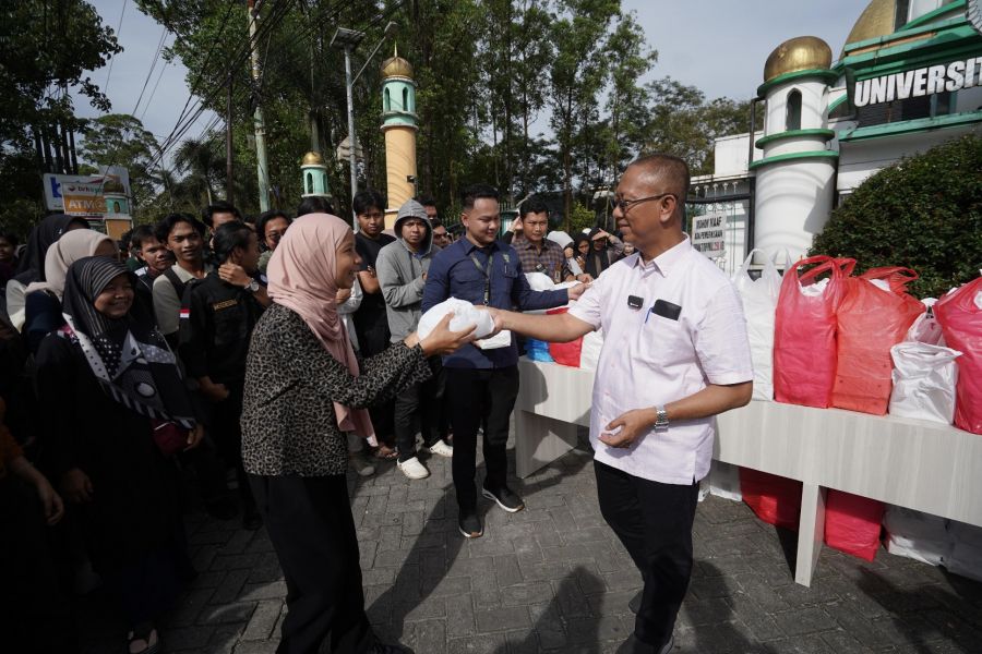 UIR Bagikan 1100 Takjil dan 1000 Paket Berbuka Puasa