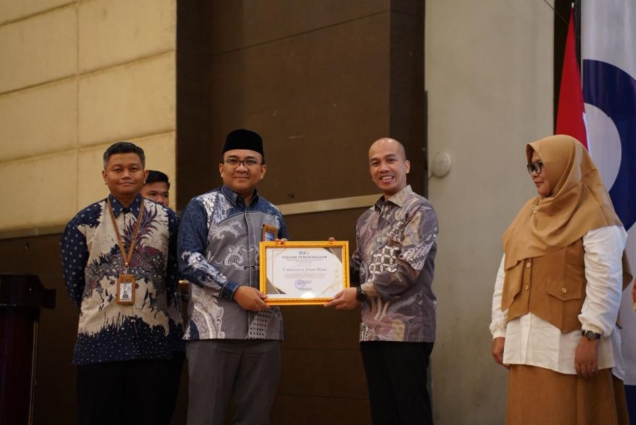 UIR Raih Dua Penghargaan sebagai Pengelolaan Media Sosial dan Laman Terbaik