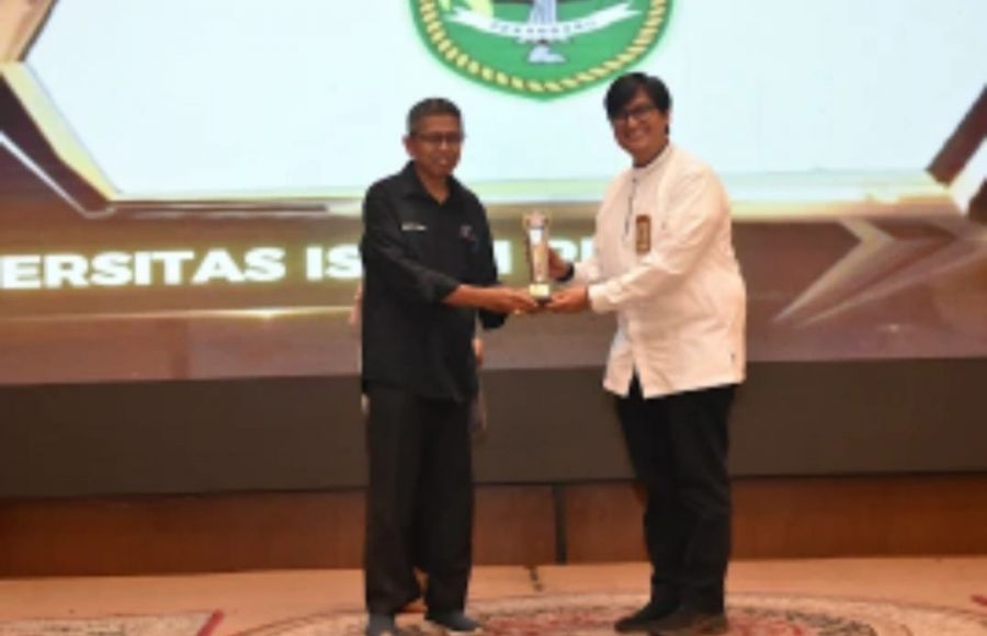 UIR Terima Anugerah Pengelolaan Media Kampus Terbaik 2025