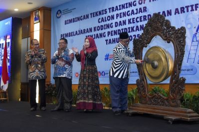 mendikdasmen-tekankan-pentingnya-penguasaan-teknologi-digital-dan-etika-penggunaan-digital